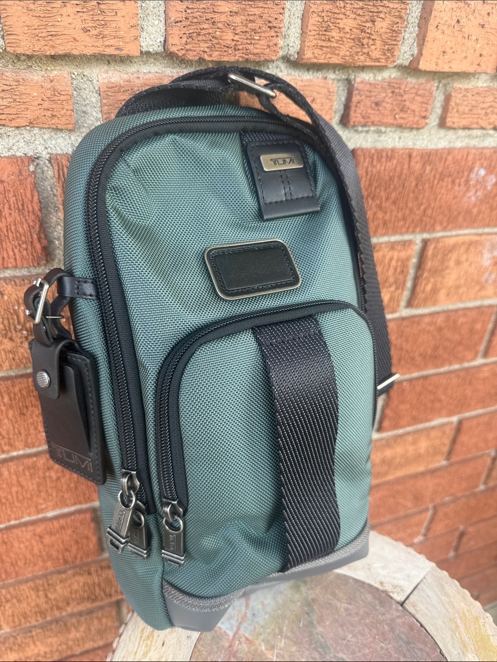 💚🖤NEW TUMI FIFE Ballistic Nylon SLIM SLING Bag Crossbody Backpack Rucksack💚🖤